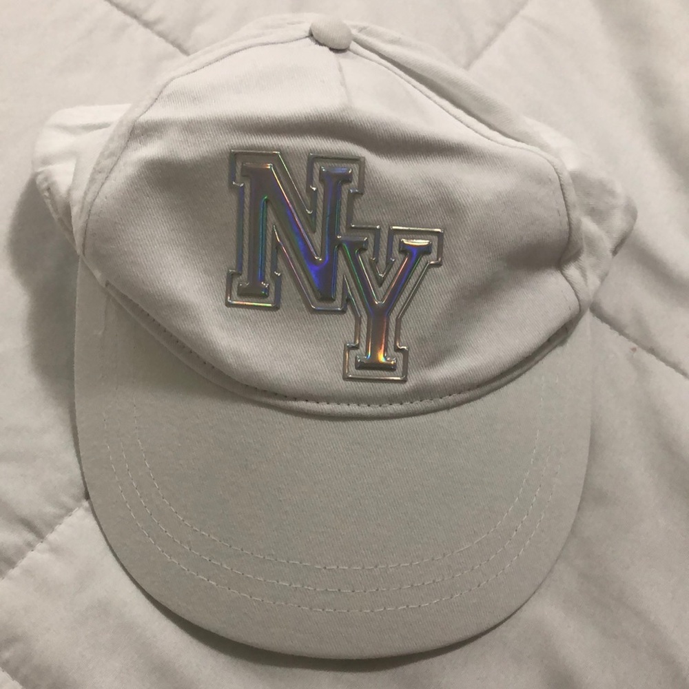 COPY - H&M white hat